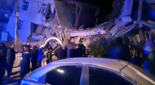 Sismo en Turquía deja 18 muertos y edificios caídos (Vídeo)