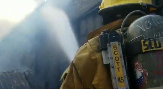Imágenes del incendio que consumió dos viviendas en El Progreso, Yoro