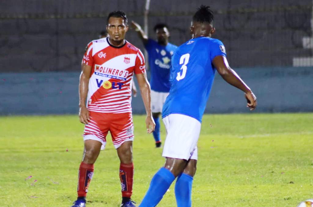Ángel Rodríguez sale del Vida a petición del Comunicaciones
