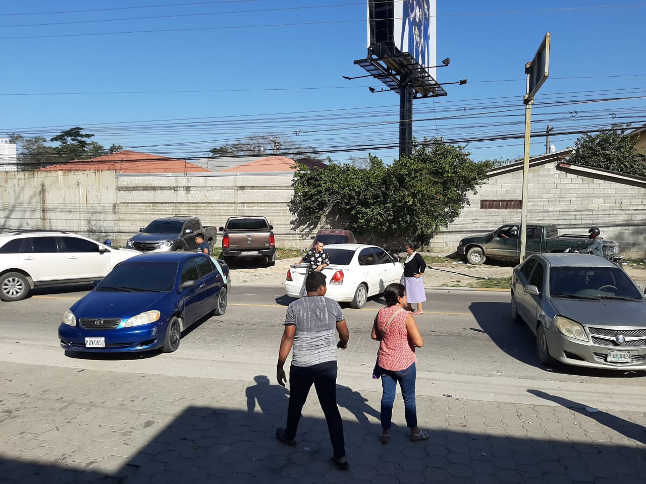 Tenían que esperar un mes para entrega de cadáver de joven,  familiares se toman calle y logran respuesta