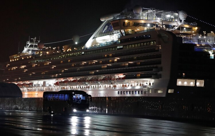 Casi concluye cuarentena por coronavirus en crucero en el que viajan ocho hondureños