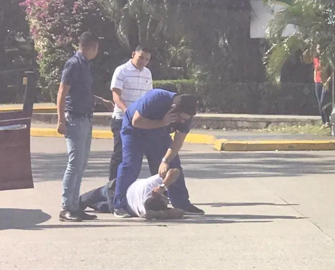 Imagen de Muere universitario tras prestarle el arma de fuego a su amigo
