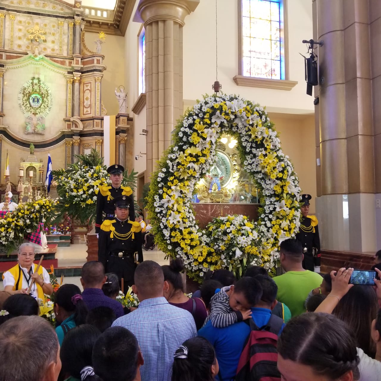 Miles de feligreses llegan a Tegucigalpa a honrar a la Virgen de Suyapa