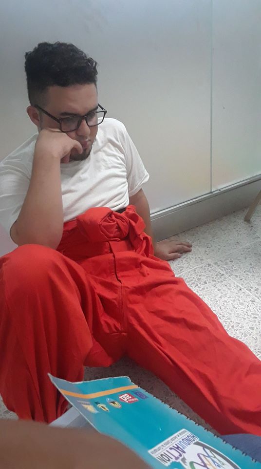 Niegan cambio de medidas a joven con trastorno bipolar acusado de incendiar Embajada de Estados Unidos