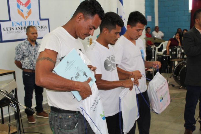 Con entusiasmo privados de libertad inauguraron el año escolar 2020