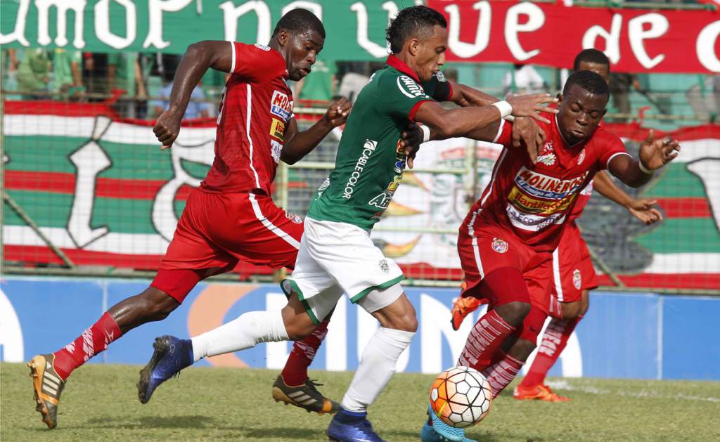Marathón remonta y sube al liderato de la tabla