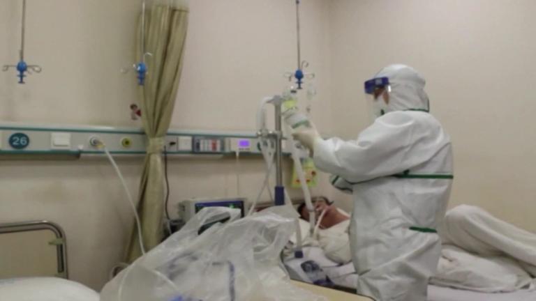 Doctores chinos desmienten muerte del médico que advirtió del coronavirus
