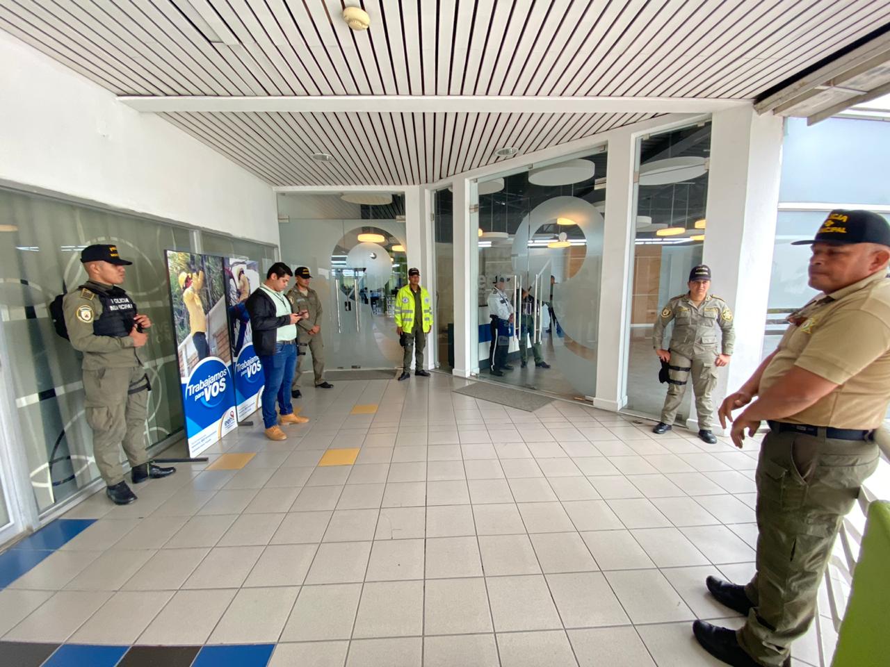 Imagen de Cierran oficinas de EEH en San Pedro Sula por tener deuda pendiente