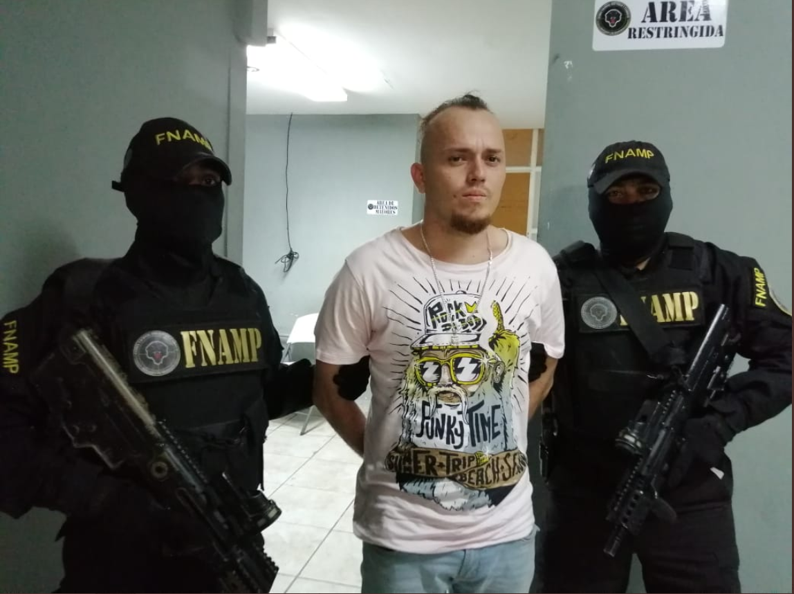 Imagen de Detienen a uno de los más buscados por la Policía Nacional en el sector de la Rivera Hernández