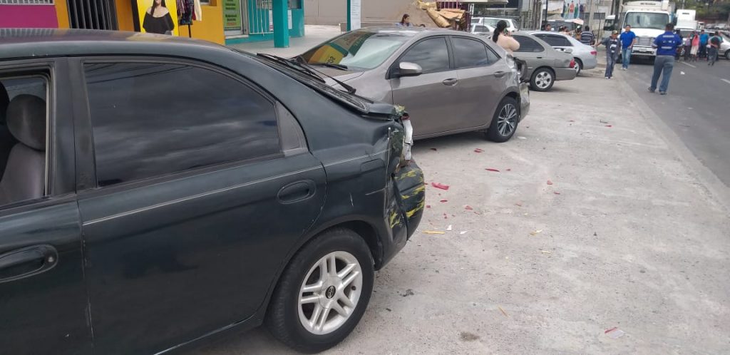 Vehículos dañados.