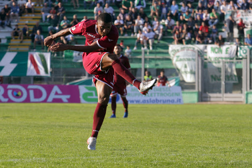 Rigoberto Rivas anota y le da el triunfo a la Reggina de Italia