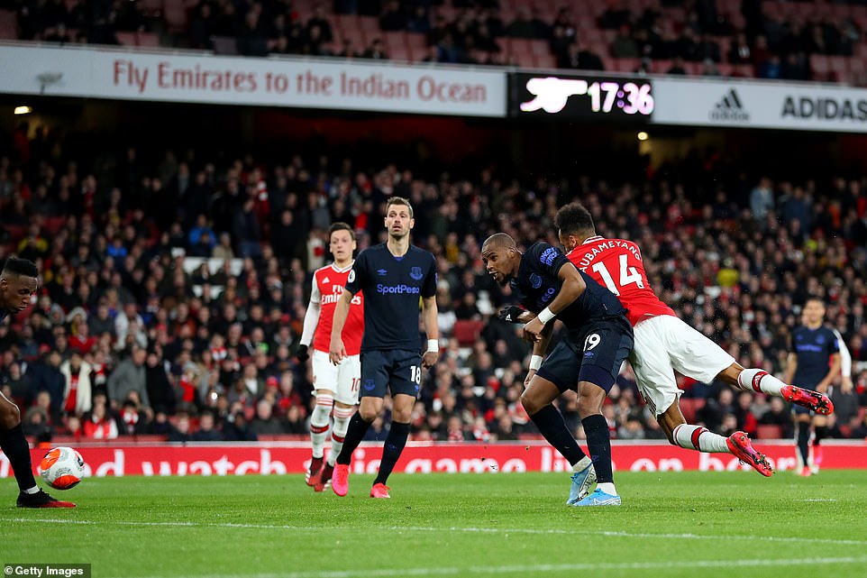 Aubameyang dio el triunfo al Arsenal