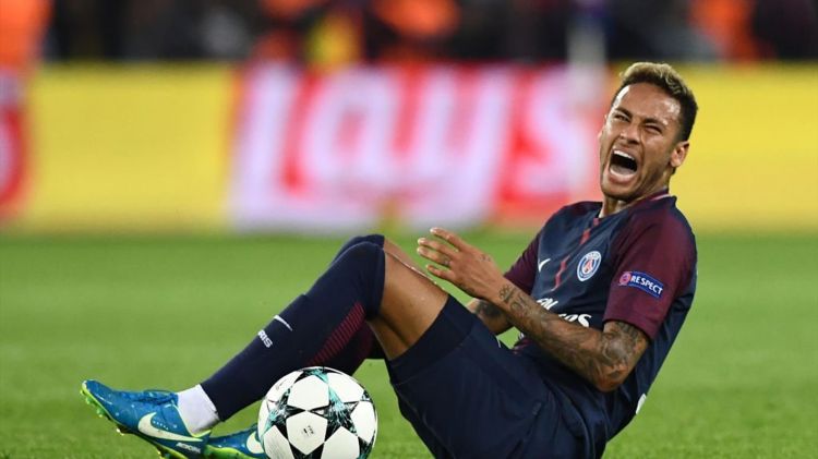 Neymar, en duda ante el Dortmund