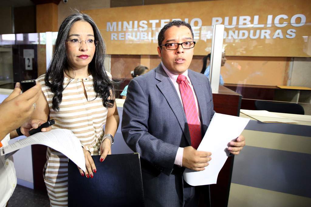 Consejo Anticorrupción presenta denuncia contra empleado de Sedis por enriquecimiento ilícito