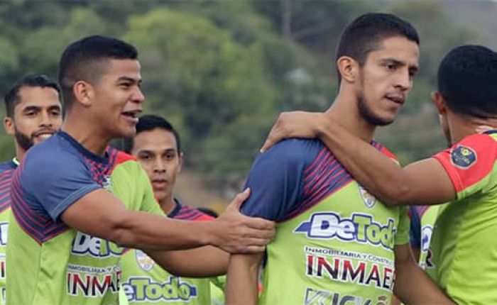 Real de Minas se queda el duelo de realidades ante Real Sociedad