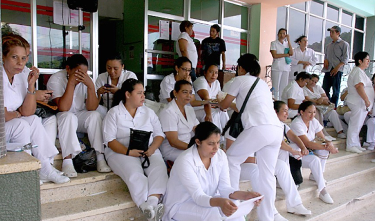 ¡Sale humo blanco! Enfermeras y enfermeros auxiliares llegan a un acuerdo con el Gobierno sobre el reajuste salarial