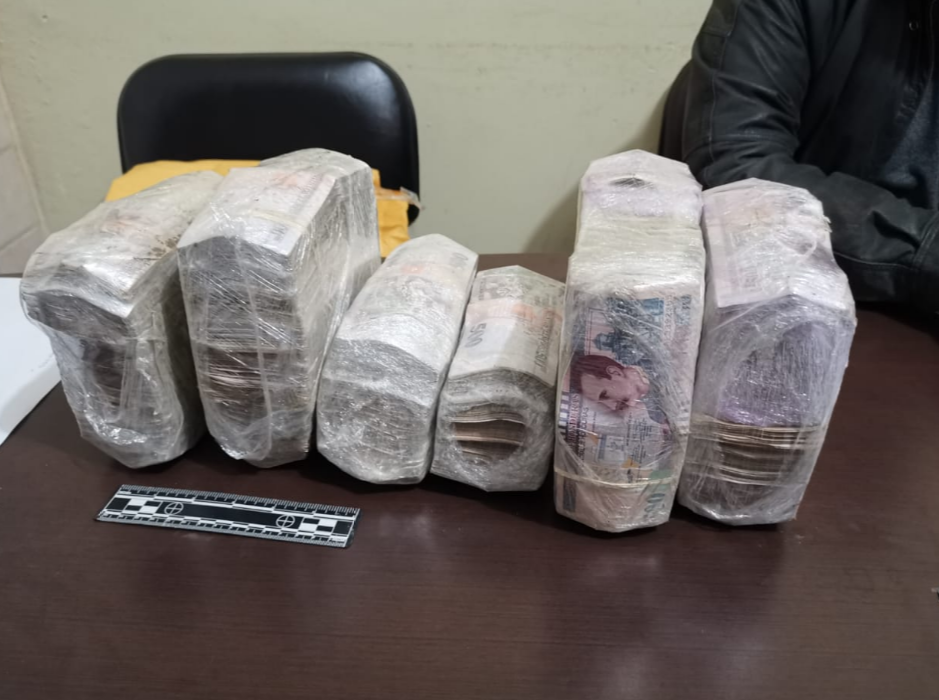 Capturan a dos hondureños con más de tres millones de lempiras