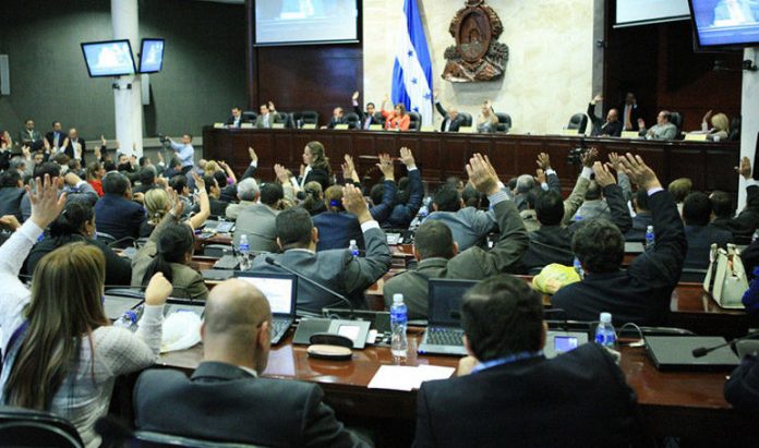 Reducirán salario a diputados que no estén a tiempo en el inicio de sesiones
