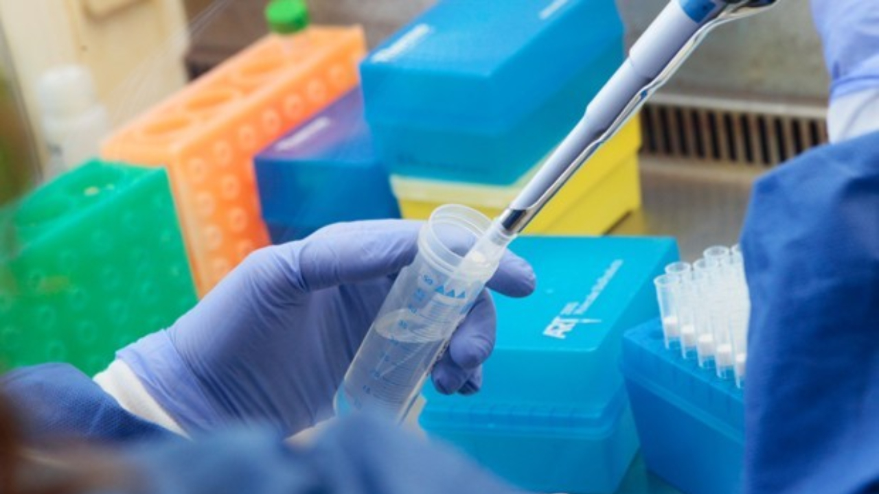 Estudiante australiano no sigue recomendaciones por coronavirus y asiste a una discoteca y a su trabajo