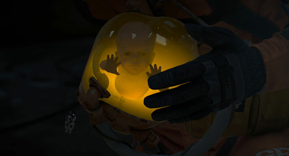 Hombre diseña cápsula al estilo “Death Stranding” para proteger a su bebé del covid-19