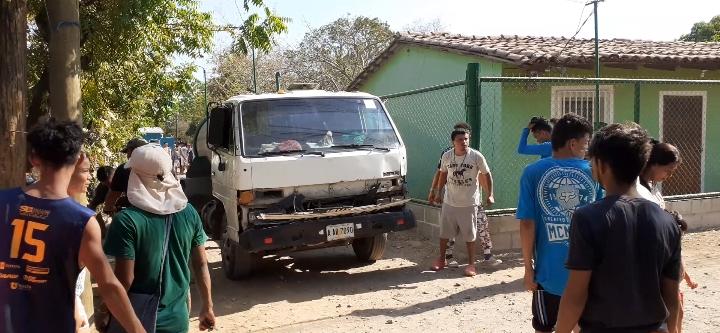 Niña de siete años muere arrollada por carro cisterna de agua en Choluteca