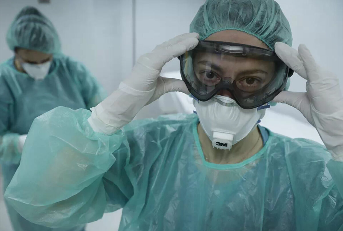 Coronavirus: el desgarrador llanto de una enfermera española al ver cifra de muertes por covid-19