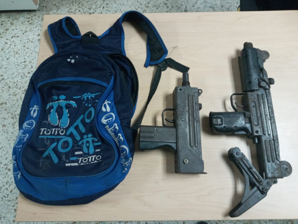 Cae menor en posesión de dos armas de grueso calibre en Islas de la Bahía