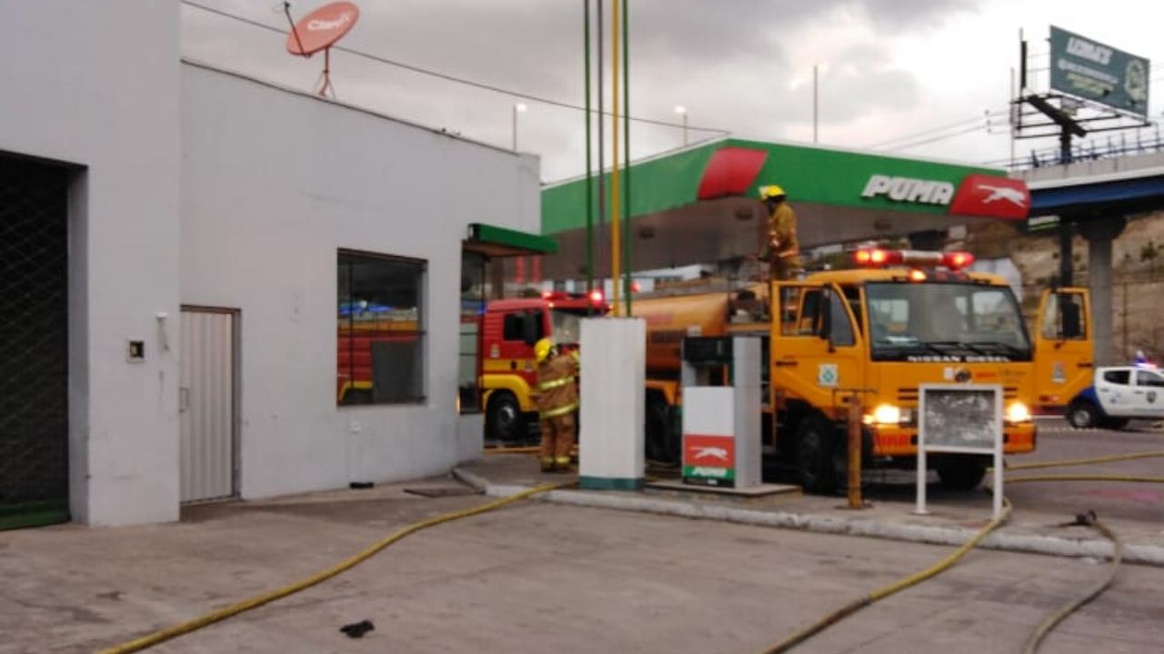 Gasolinera toma fuego en Tegucigalpa dejando daños materiales