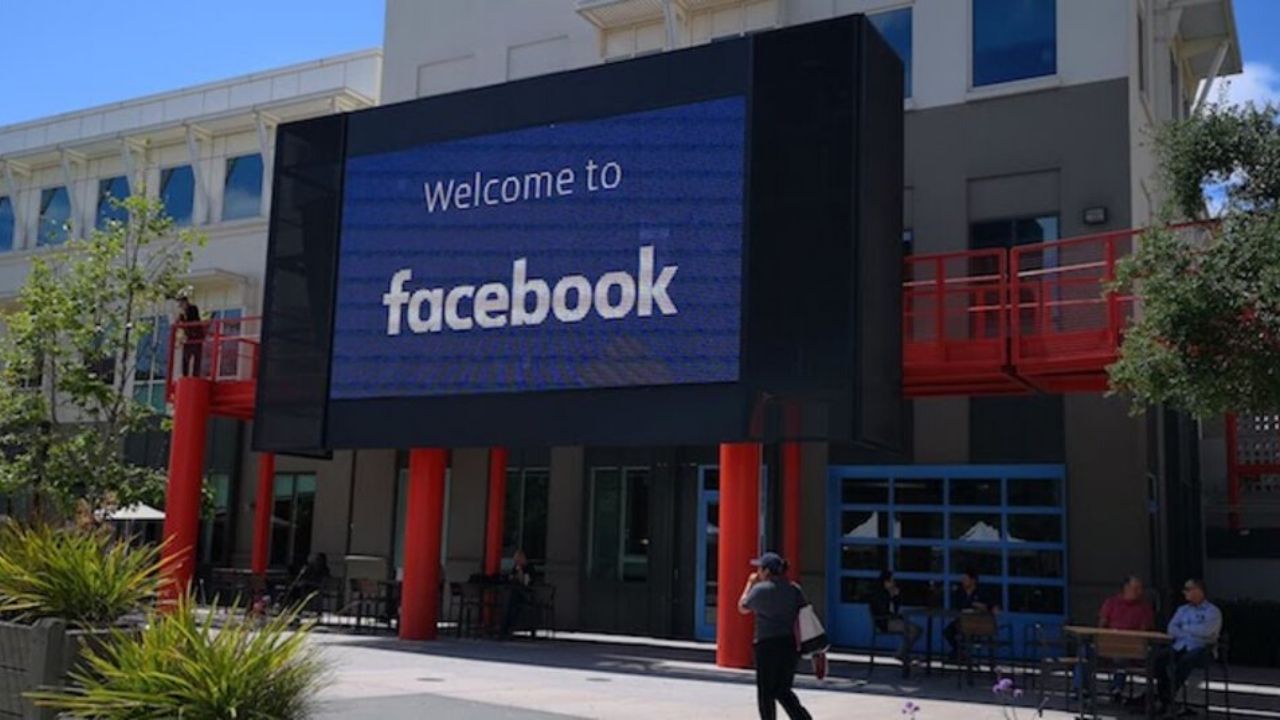 Facebook cierra su oficina en Seattle por un empleado contagiado de coronavirus