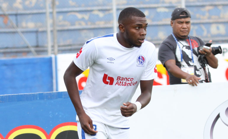 Elmer Güity es separado del primer equipo del Olimpia