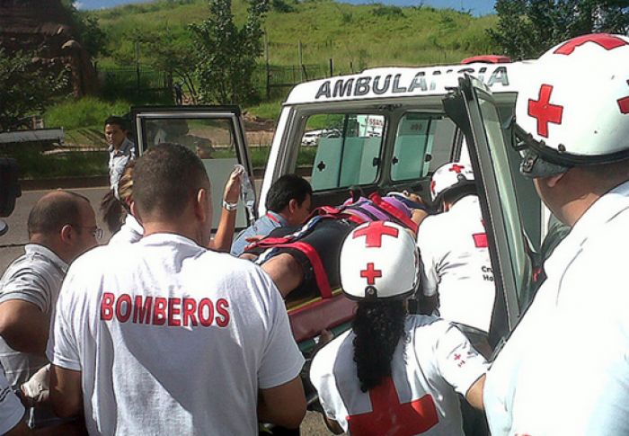 Al menos una persona muerta y dos  heridos deja accidente en carretera al sur