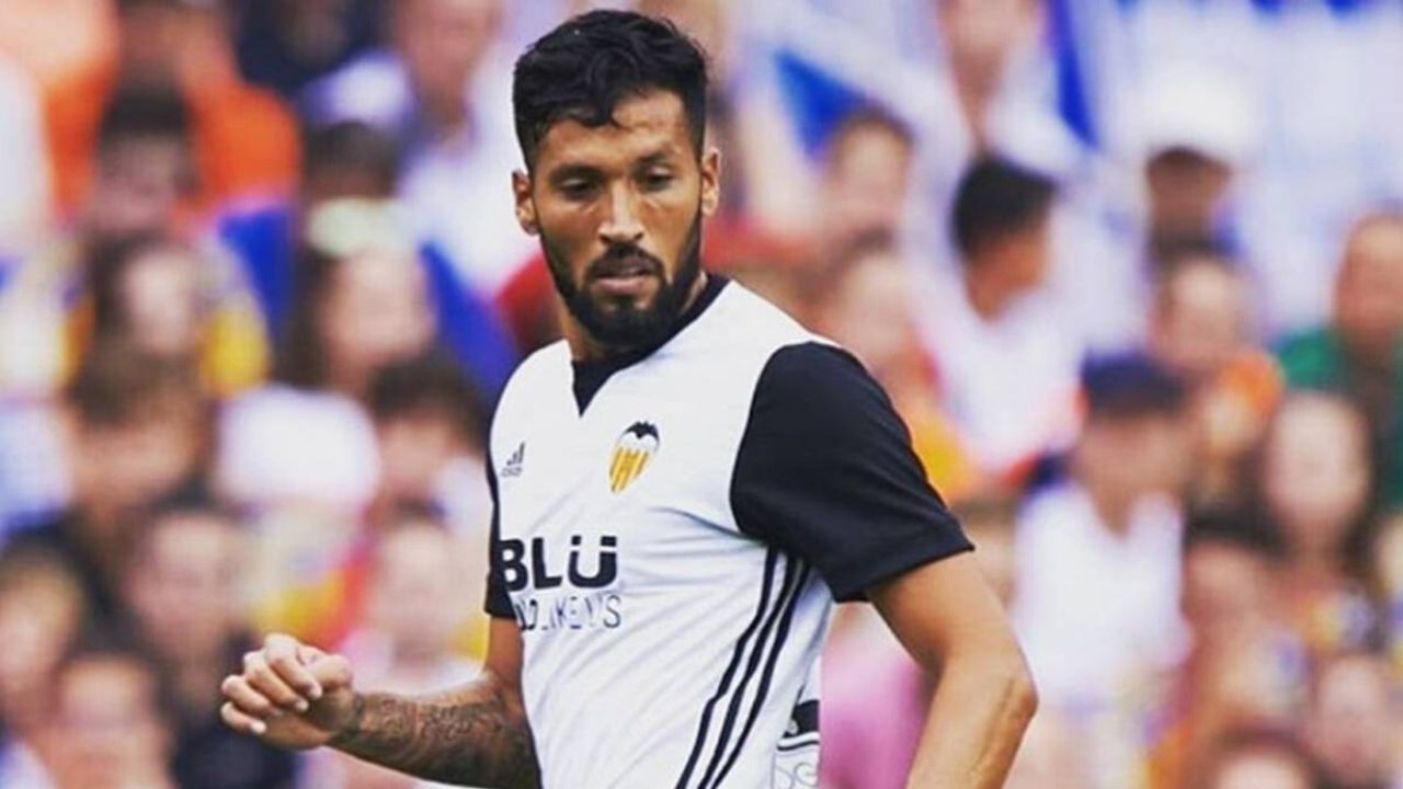 El Valencia anuncia cinco casos de coronavirus, entre ellos Ezequiel Garay