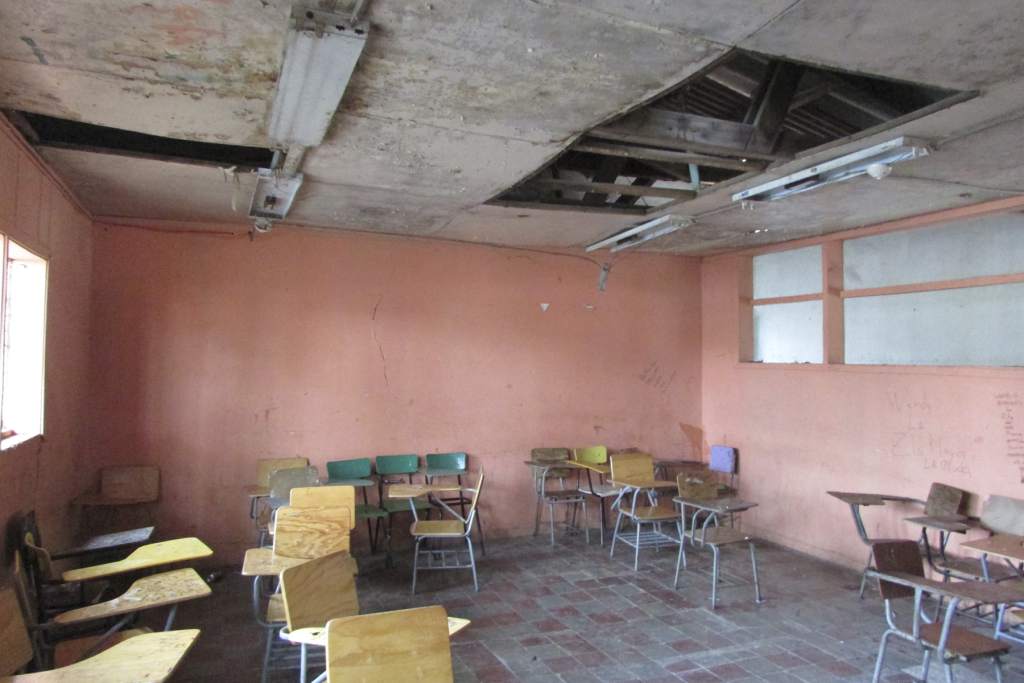 Sistema educativo: infraestructura en ruinas, falta de aulas, y material insufiente, son una constante
