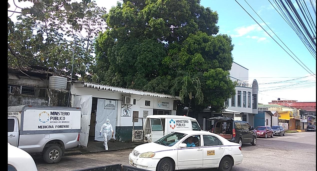 Imagen de Trasladan bajo fuertes medidas de higiene, el cuerpo de norteamericano que falleció por neumonía en Roatán