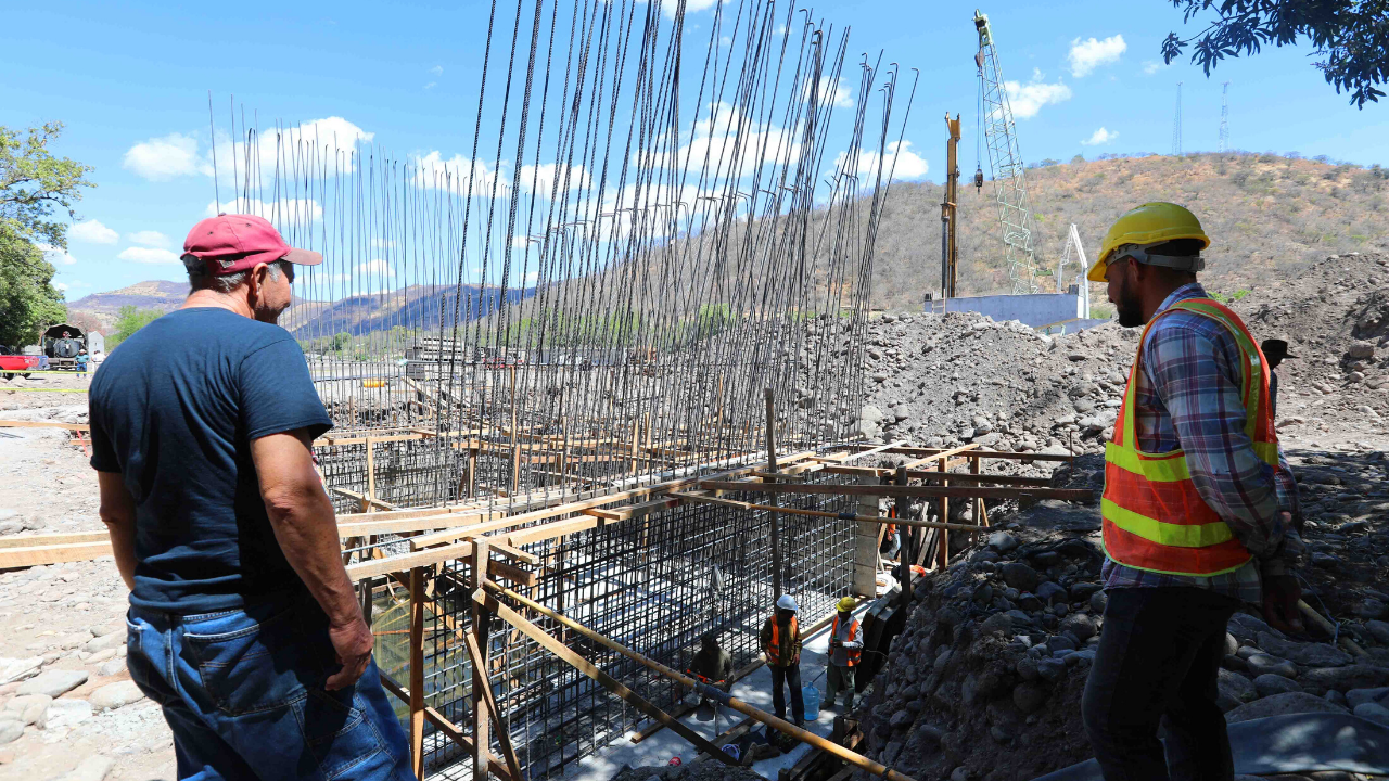 Construyen puente en Orocuina que facilitará el tránsito y el comercio del sur y oriente de Honduras