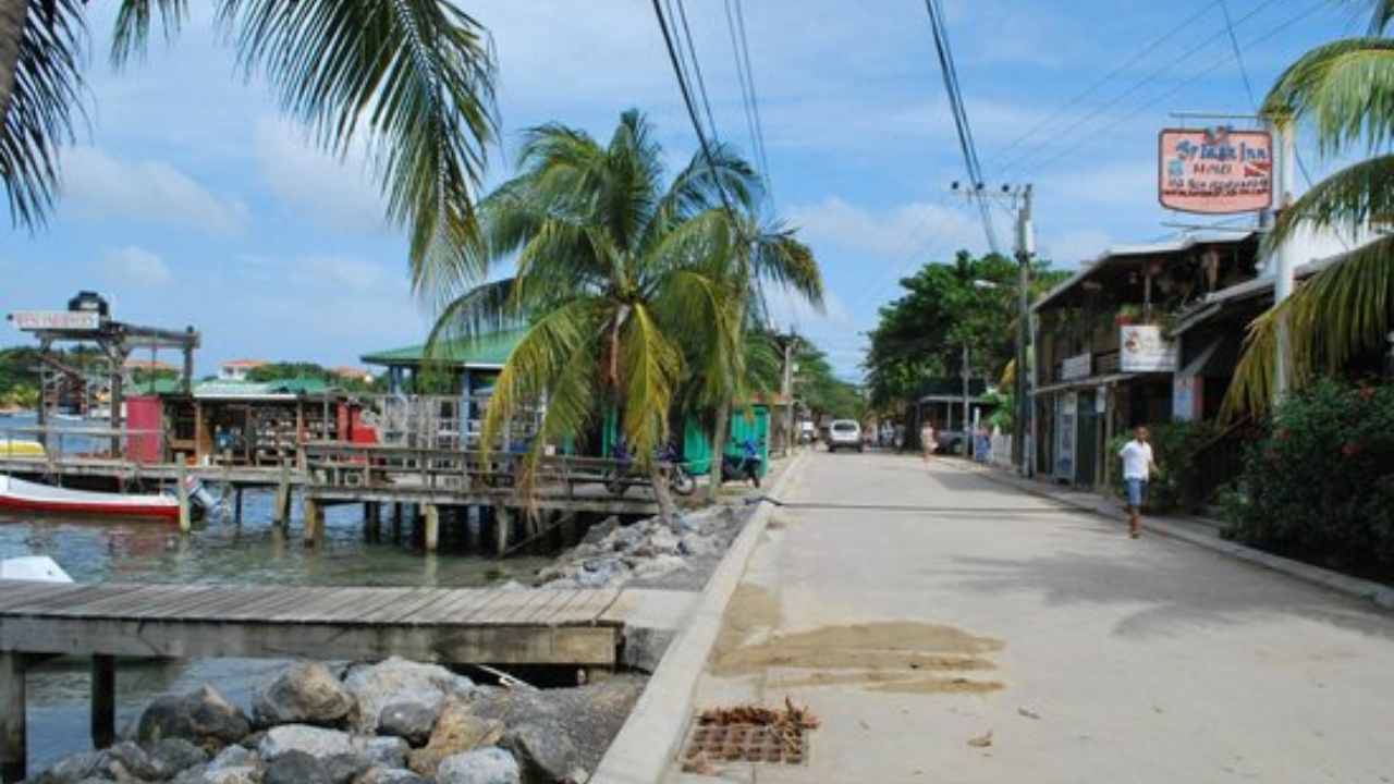 Roatán se aísla y prohíbe el ingreso de personas al municipio por cualquier vía
