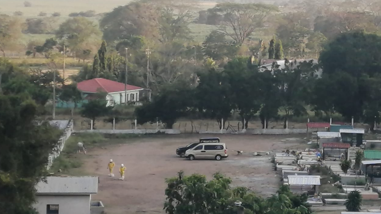 Coronavirus: bajo estricto protocolo, sepultan restos de fallecidos por covid-19 en Villanueva