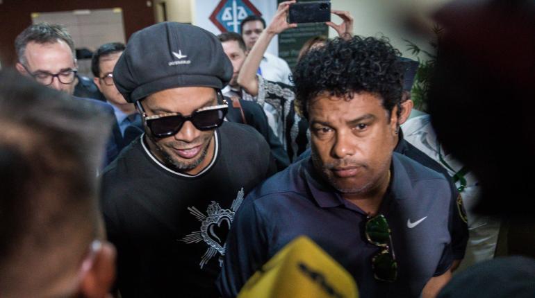 Ronaldinho seguirá en la cárcel