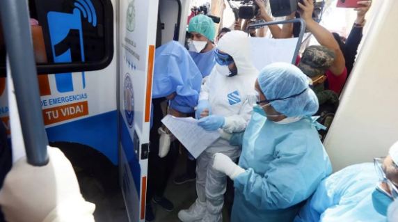Un médico y una enfermera entre las personas infectadas por el covid-19 en Honduras