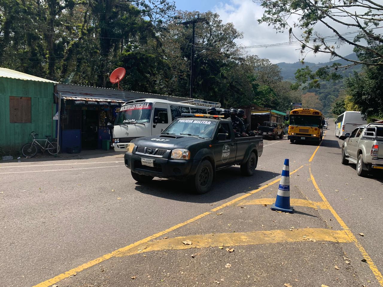 Trasladan a 128 reos a distintos centros penales, bajo fuertes medidas de seguridad