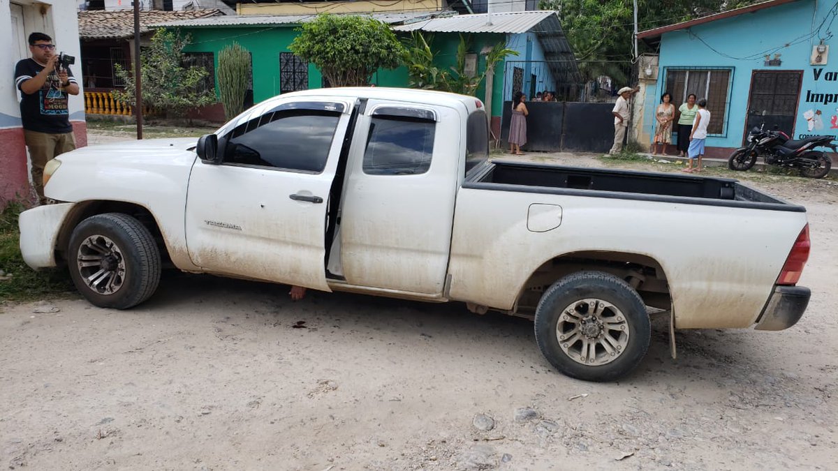 Acribillan a maestro en el interior de su vehículo, en Santa Bárbara