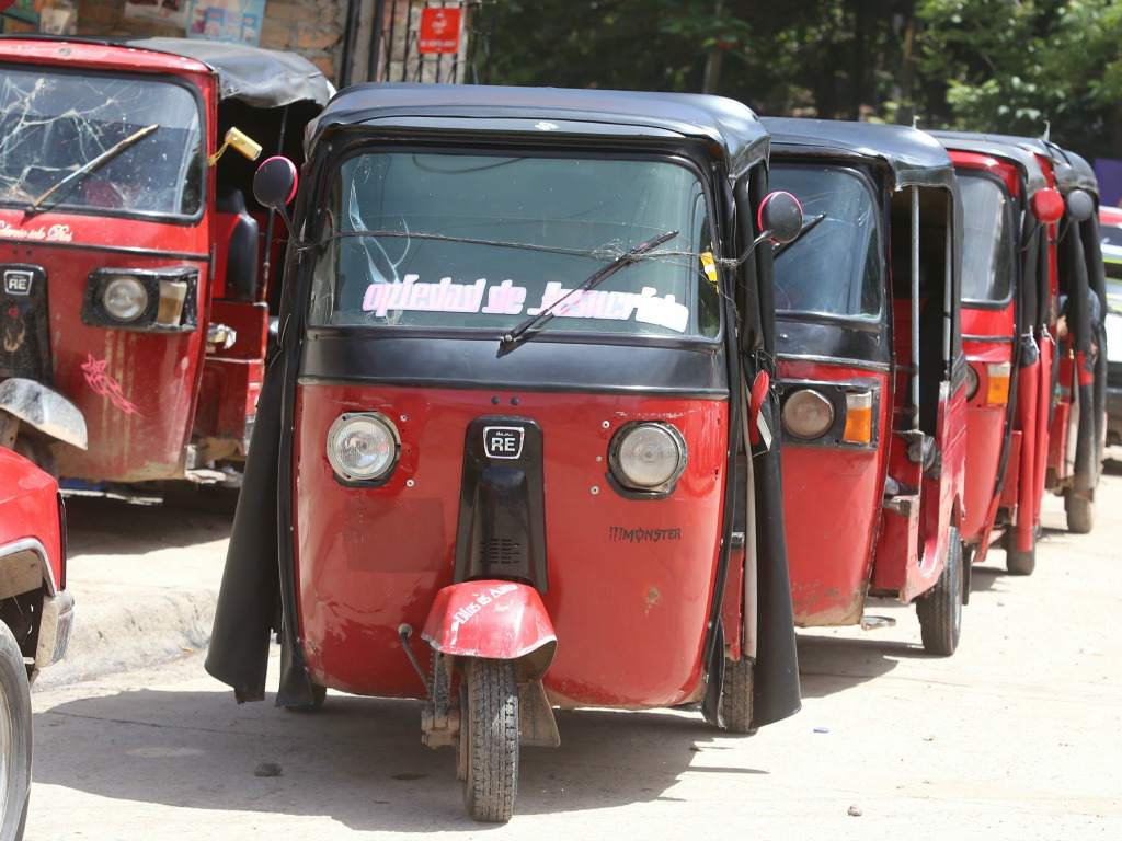 Conductores de mototaxis anuncian paro para el próximo lunes
