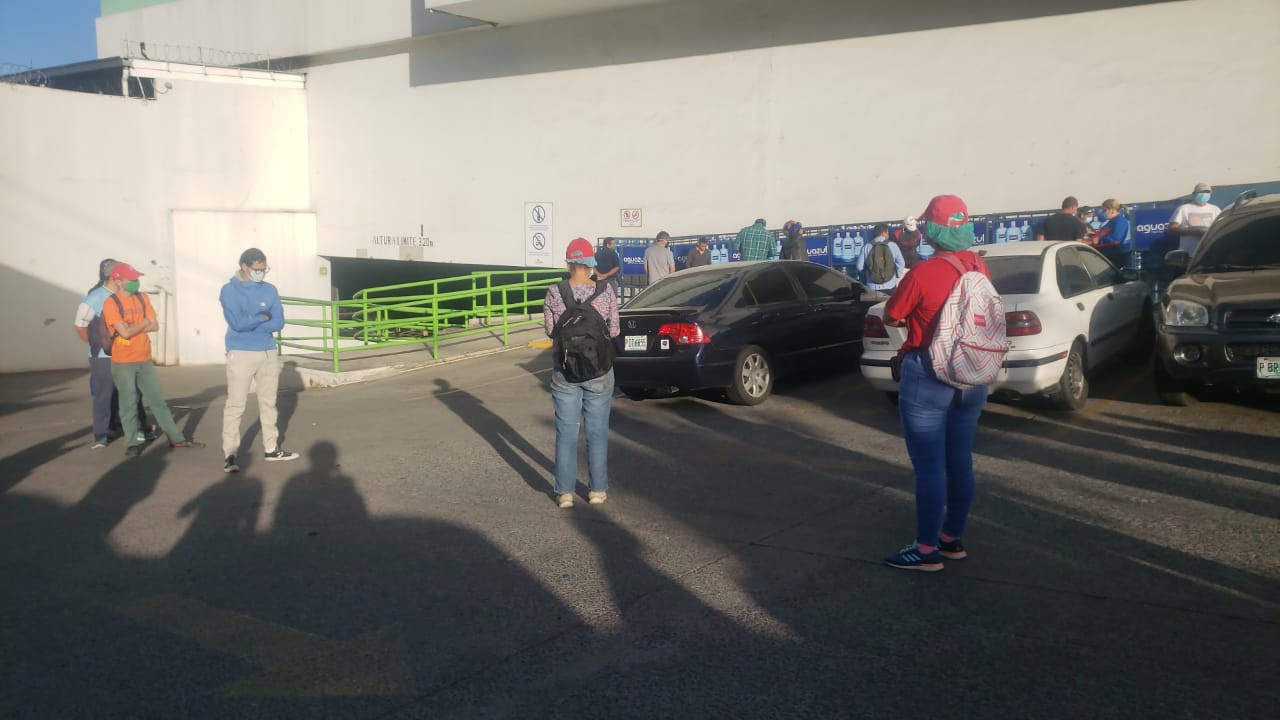 Por nueve horas, habitantes de Tegucigalpa, La Ceiba y Choluteca salen a abastecerse de alimentos