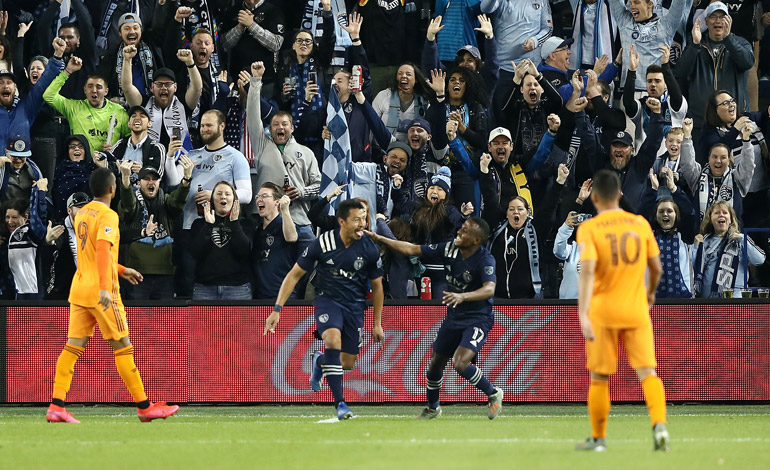 Roger Espinoza anota en la goleada del Kansas City al Houston Dynamo