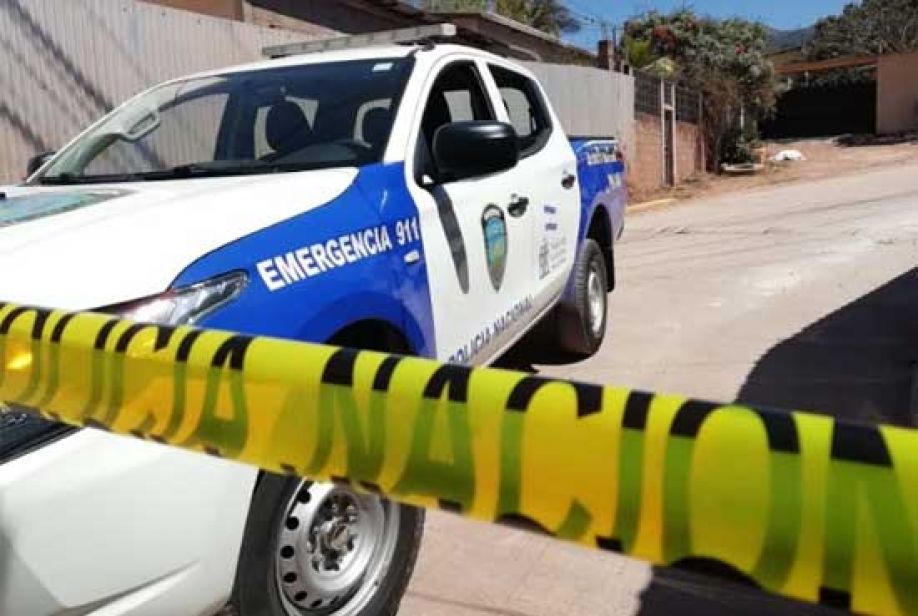 Caen dos hombres por lanzar supuesto cadáver de su víctima desde un vehículo