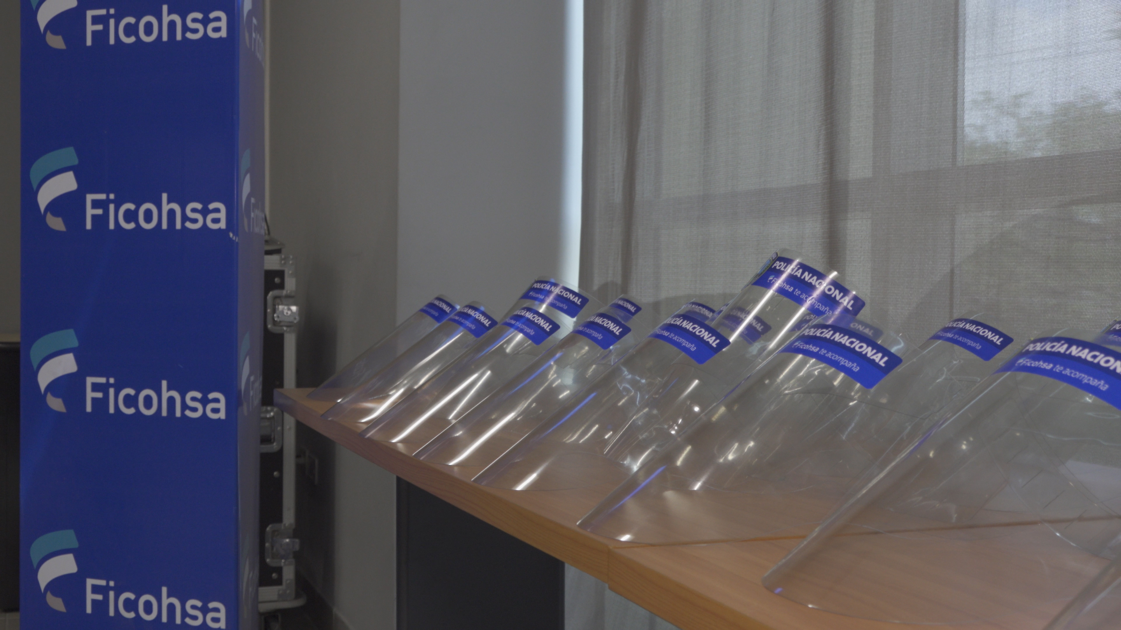 Imagen de Grupo Financiero Ficohsa contribuyendo al bienestar del personal de la Policía Nacional de Honduras entrega máscaras de protección Facial