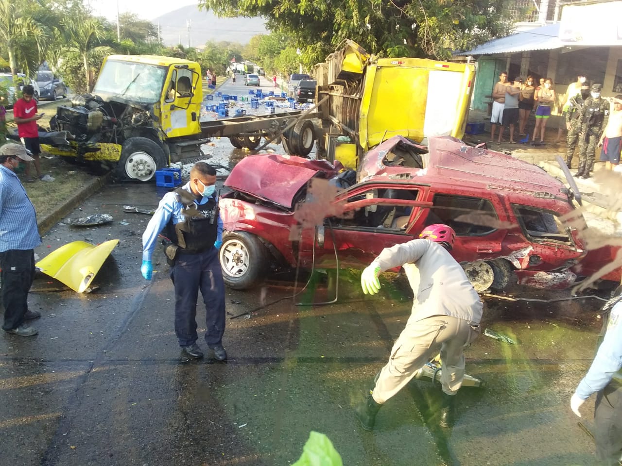 Dos muertos y cuatro heridos en aparatoso accidente en San Pedro Sula, en pleno toque de queda