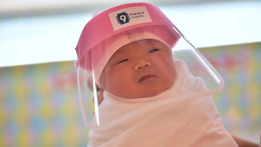 Hospital de Tailandia utiliza pequeñas máscaras para proteger a los recién nacidos