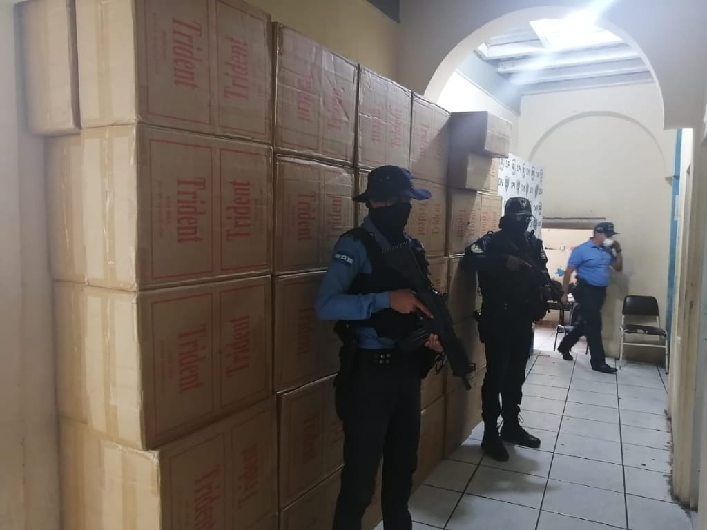 Ciudadano es detenido con 73 cajas de cigarrillos valorados en más de un millón