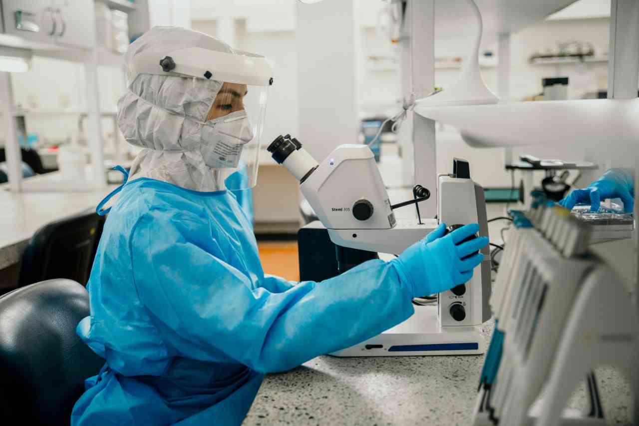 Médico hondureño revela que la mortalidad en casos de coronavirus no es por neumonía sino por microtrombosis